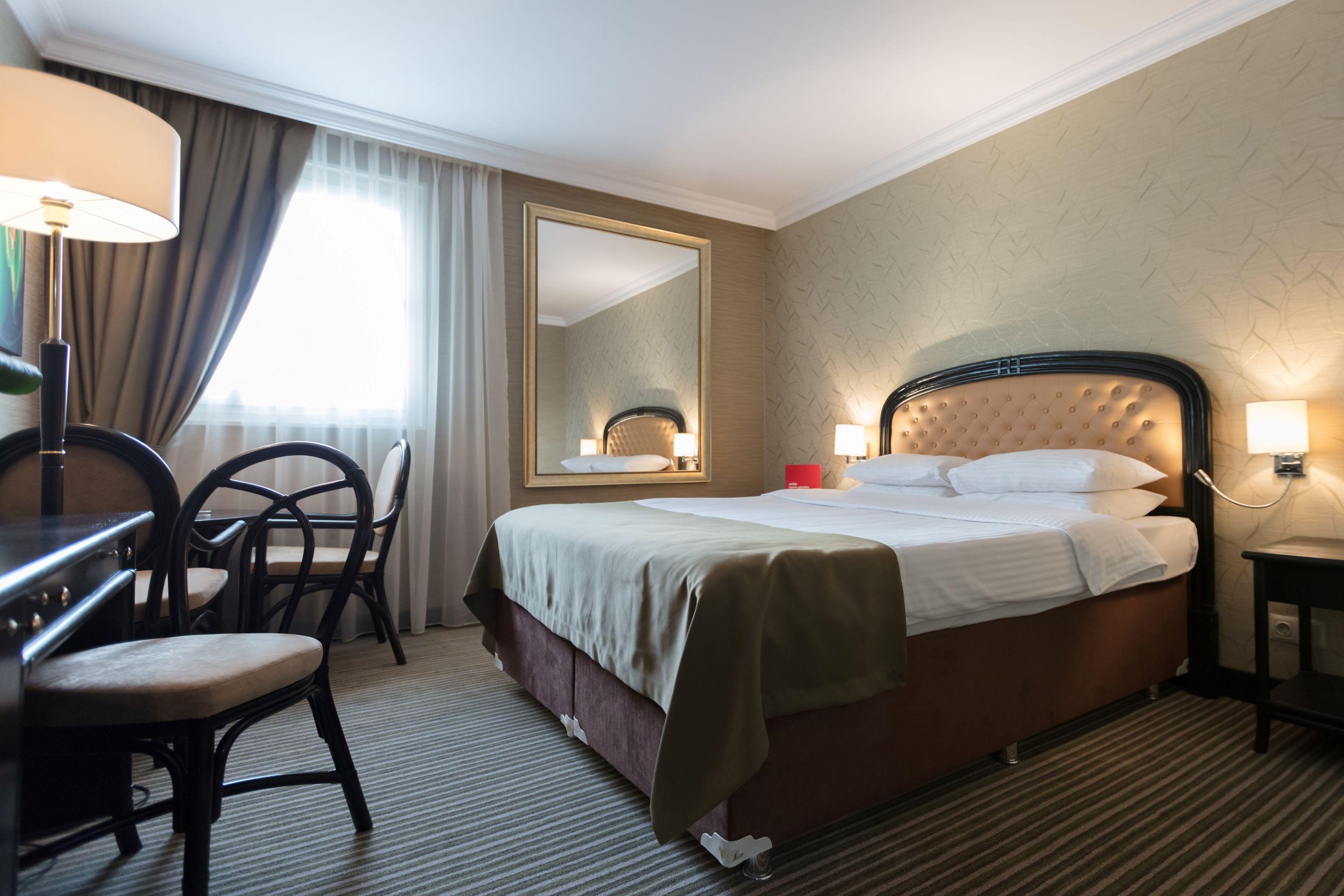 Ramada By Wyndham Center Hotel 4*