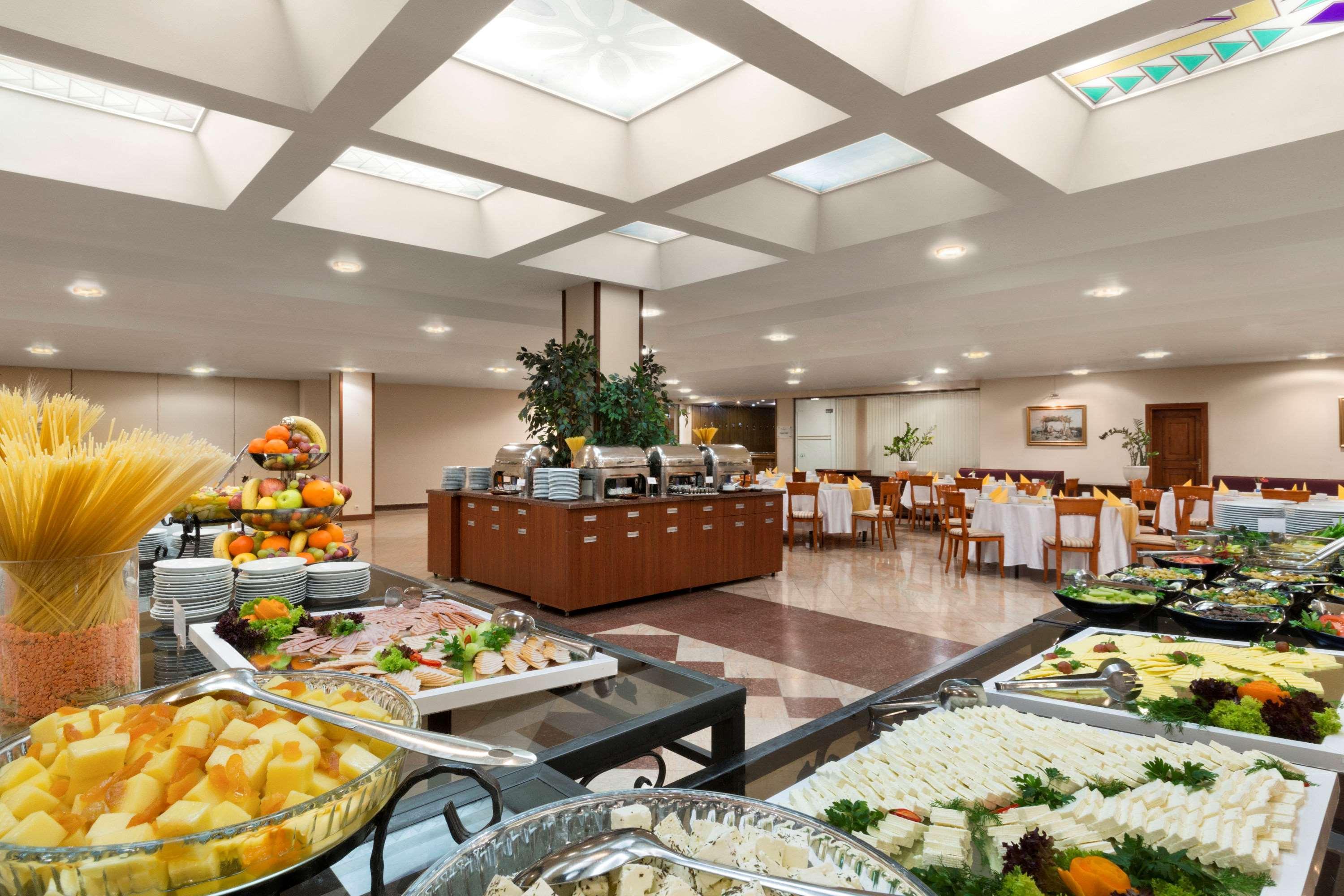 Ramada By Wyndham Center