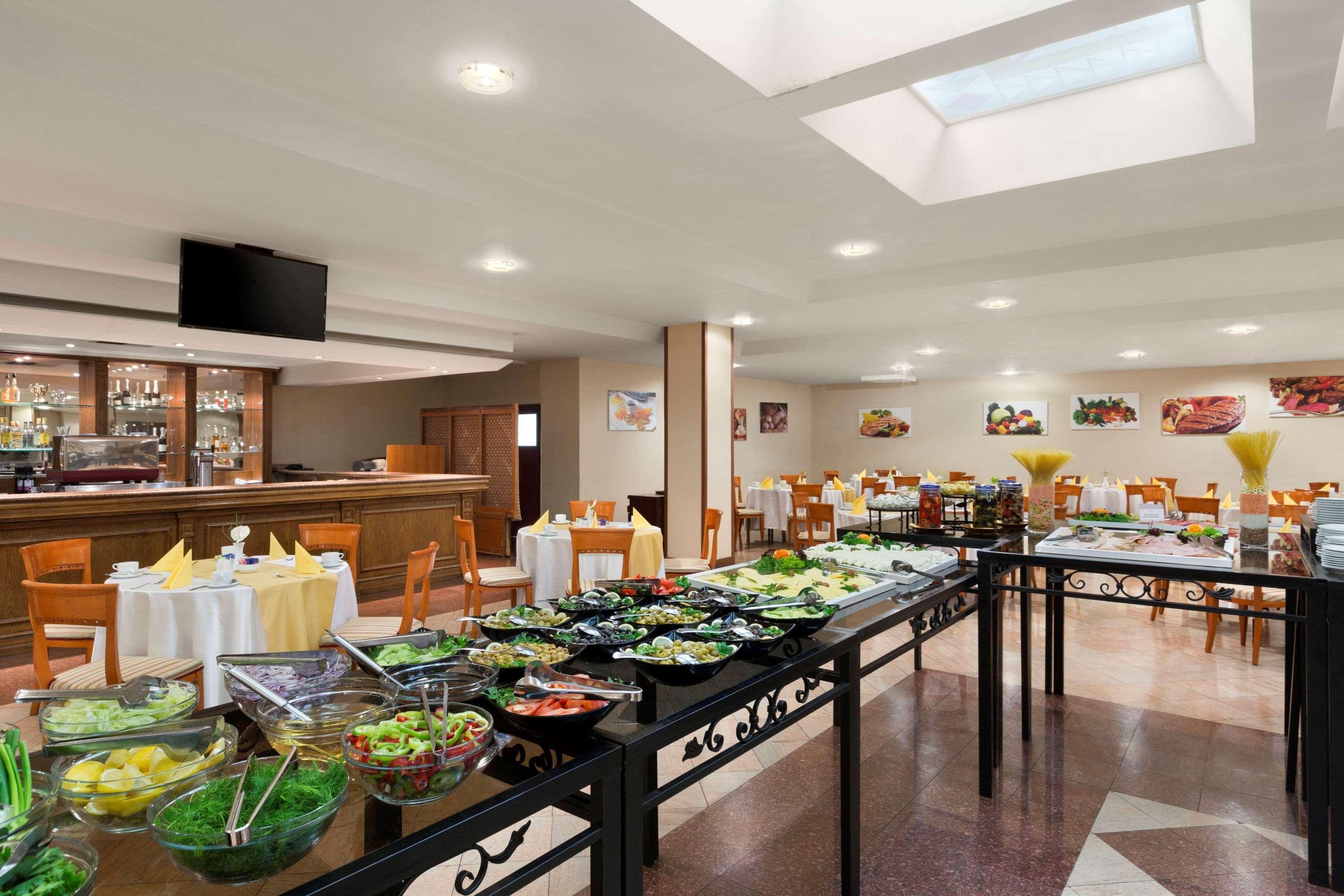 Hotel Ramada By Wyndham Center