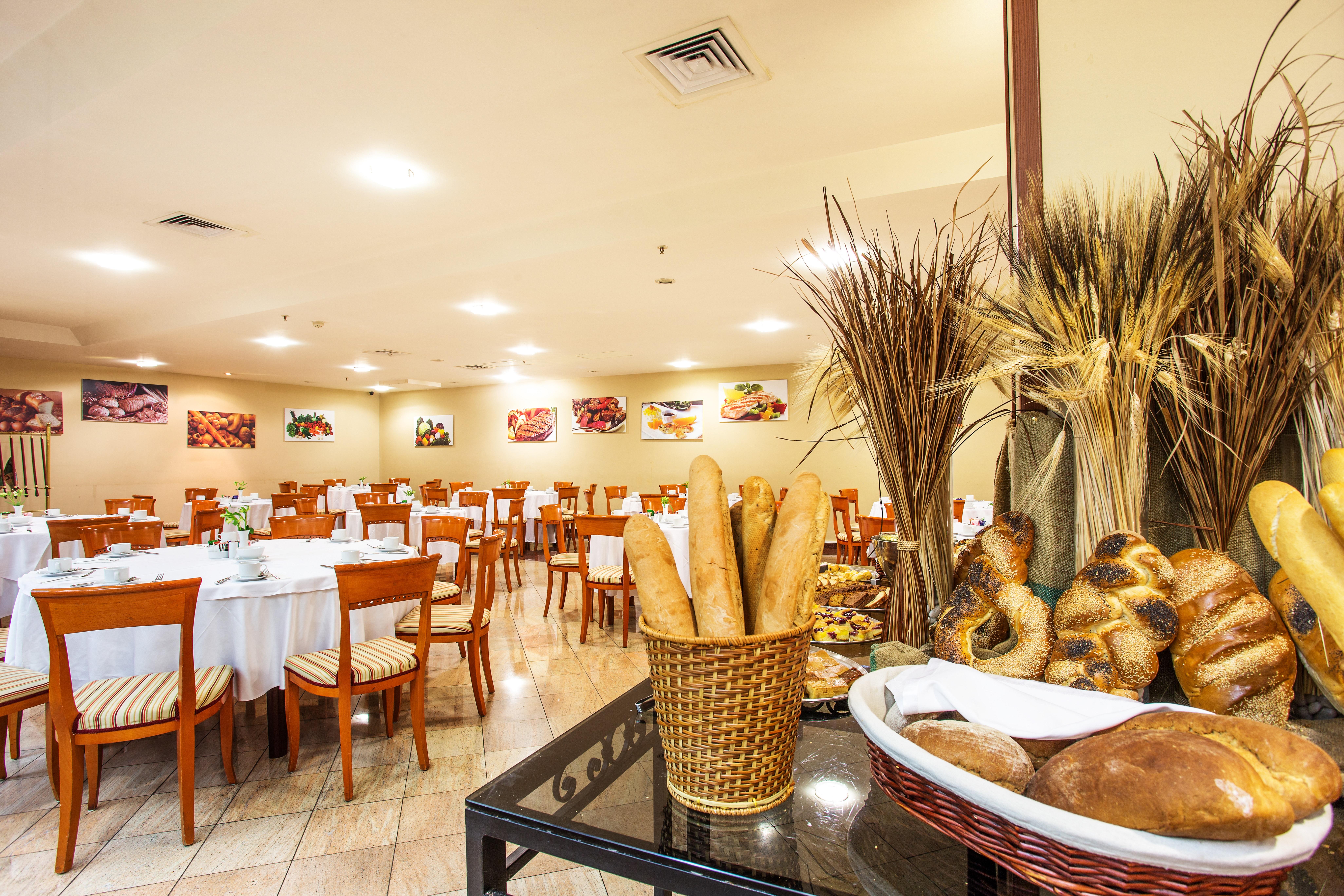 Hotel Ramada By Wyndham Center 4*