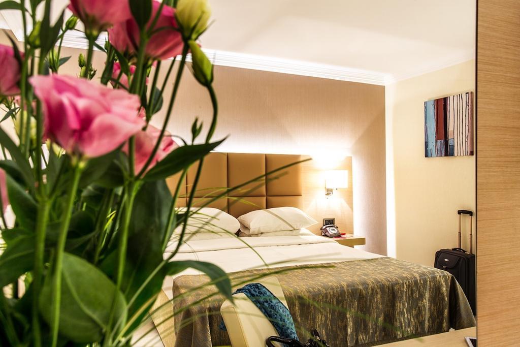 Hotel Ramada By Wyndham Center 4*