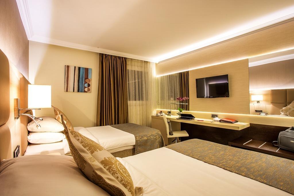 Ramada By Wyndham Center Hotel 4*