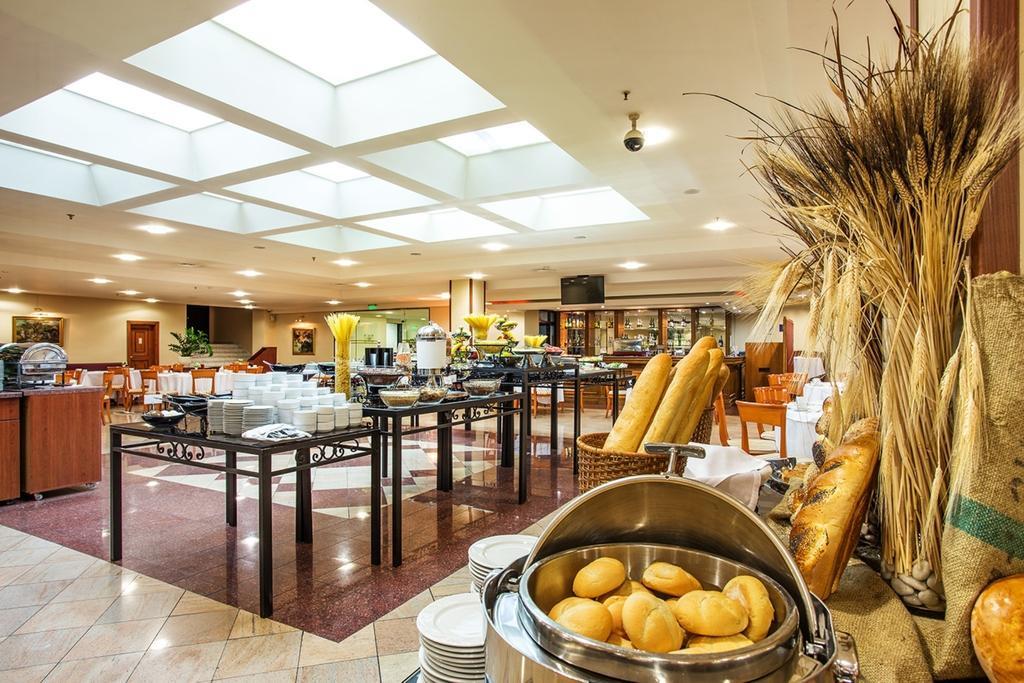 Hotel Ramada By Wyndham Center 4*
