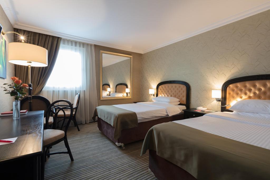 Ramada By Wyndham Center Hotel 4*
