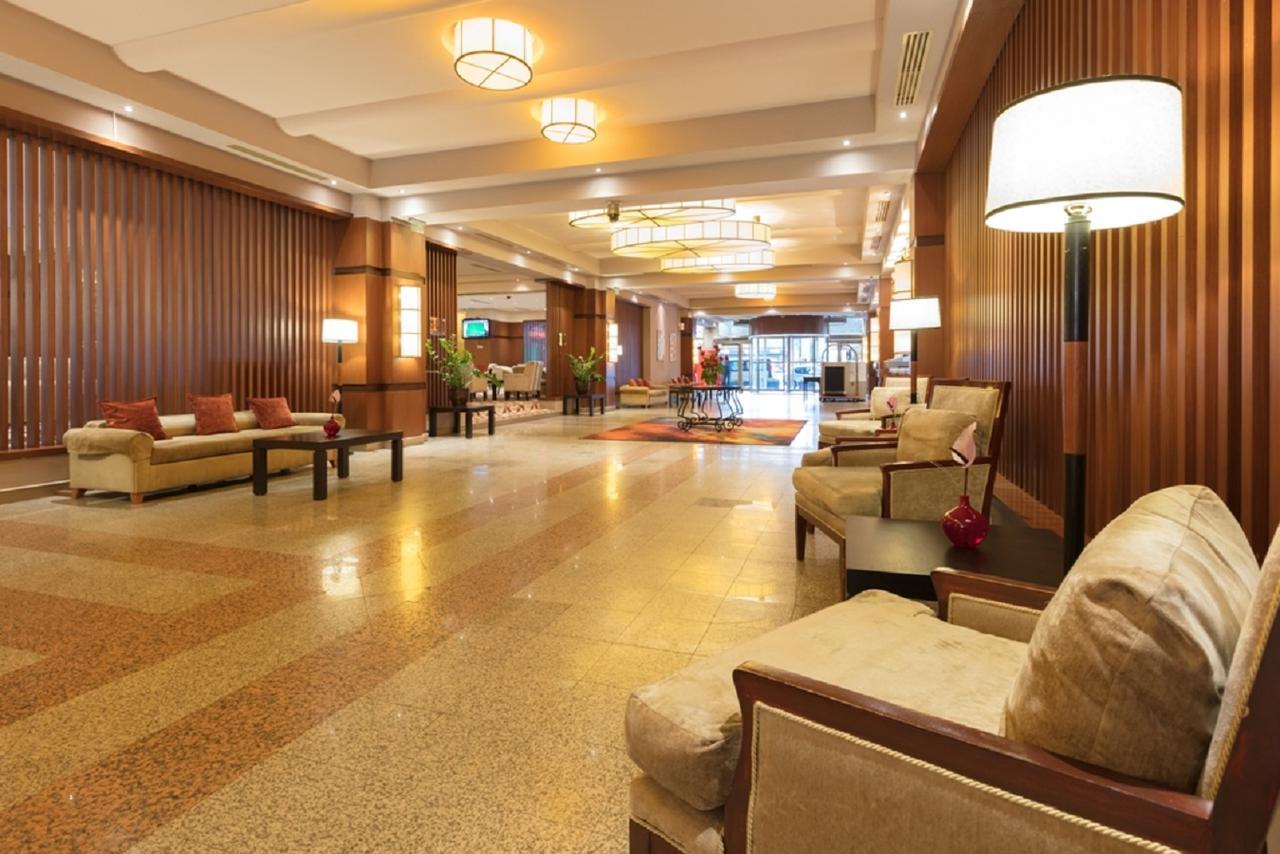Ramada By Wyndham Center Hotel